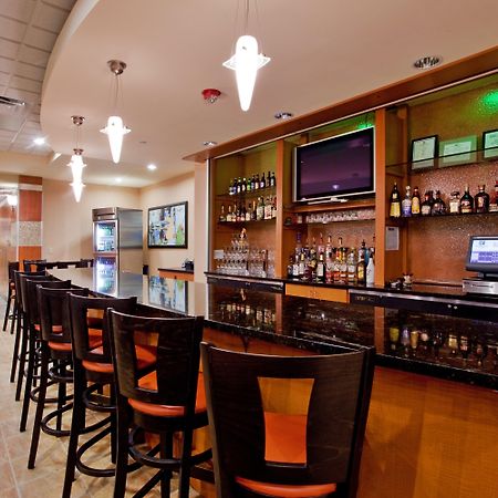 Holiday Inn Hotel & Suites Gateway By Ihg Williamsburg Exteriör bild