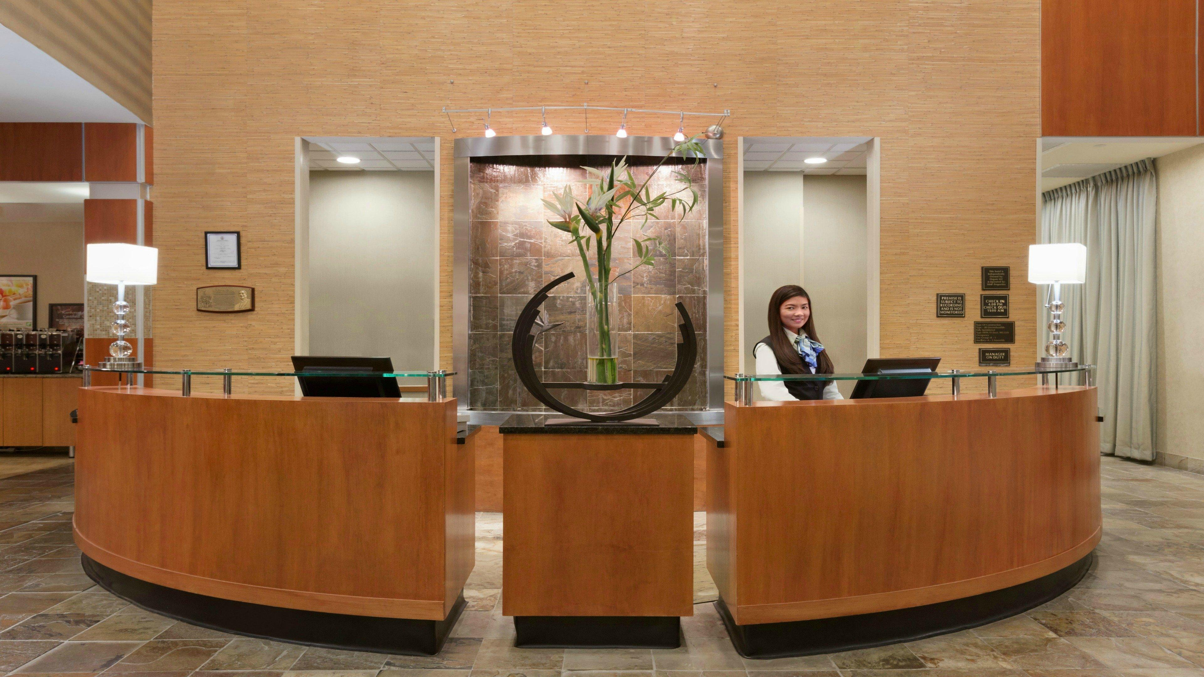Holiday Inn Hotel & Suites Gateway By Ihg Williamsburg Exteriör bild