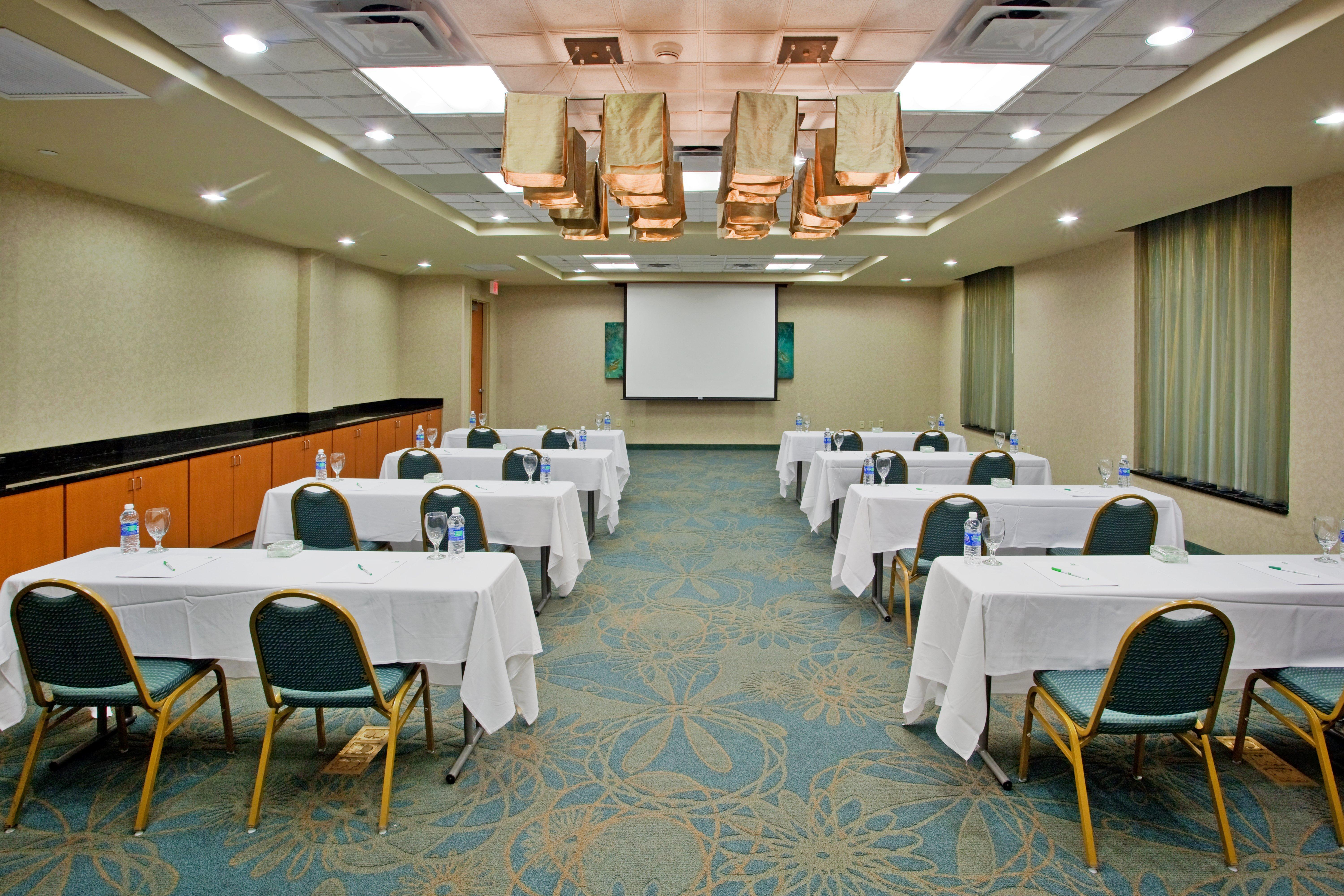 Holiday Inn Hotel & Suites Gateway By Ihg Williamsburg Exteriör bild