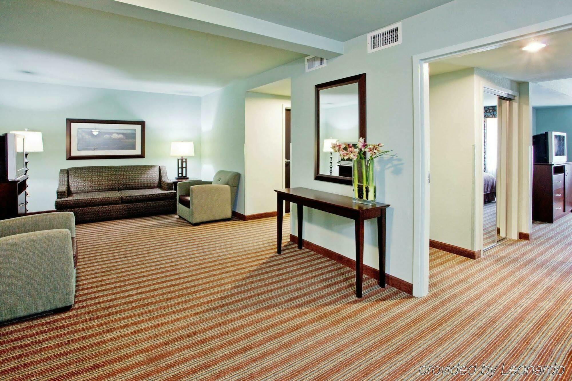 Holiday Inn Hotel & Suites Gateway By Ihg Williamsburg Exteriör bild